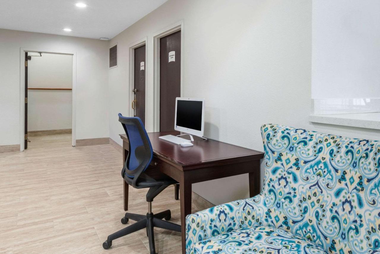 Quality Inn Coraopolis Exterior foto